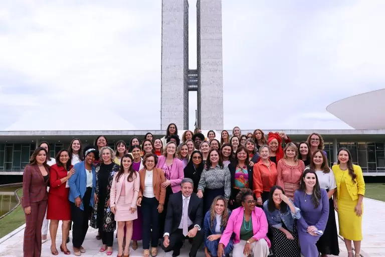 Câmara lança guia sobre candidaturas de mulheres